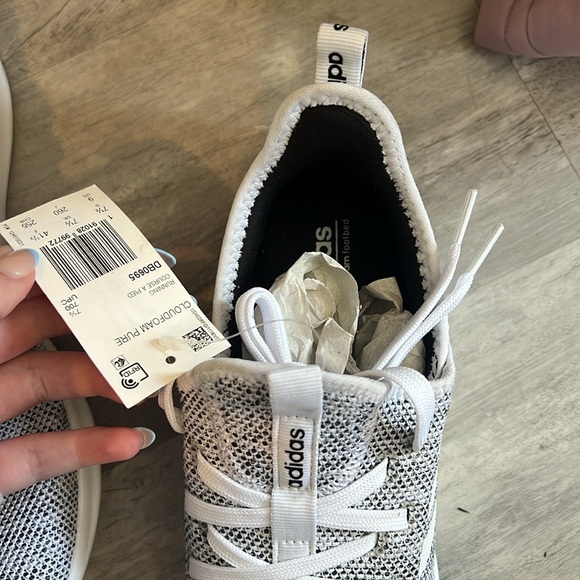 COPY - brand new adidas shoes - Picture 3 of 6